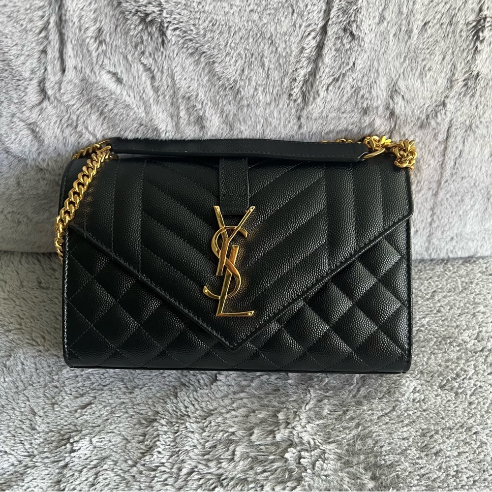 ENVELOPE SMALL IN QUILTED GRAIN DE POUDRE EMBOSSED LEATHER - NOIR